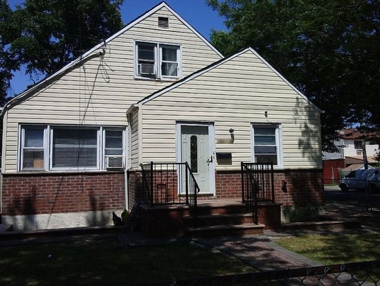 Single-family for Pre-foreclosure / auction Springfield Gardens, Queens