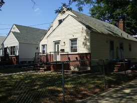 Home for Pre-foreclosure / auction Springfield Gardens, Queens