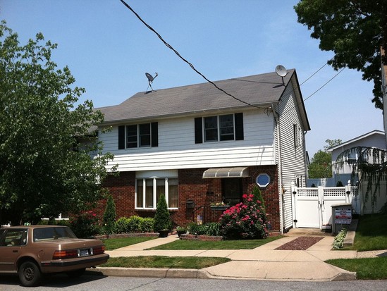 Single-family for Sale Castleton Corners, Staten Island