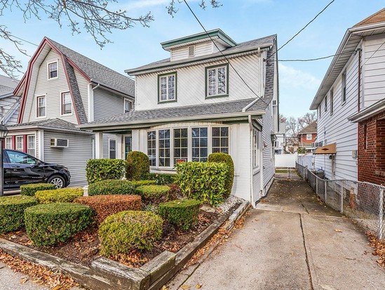 Single-family for Sale Marine Park, Brooklyn