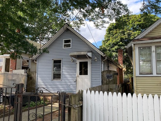 Single-family for Foreclosed Midland Beach, Staten Island