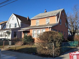 Home for Pre-foreclosure / auction St Albans, Queens