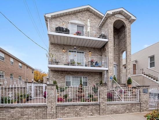 Multi-family for Sale Throggs Neck, Bronx