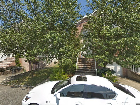 Multi-family for Pre-foreclosure / auction Pleasant Plains, Staten Island