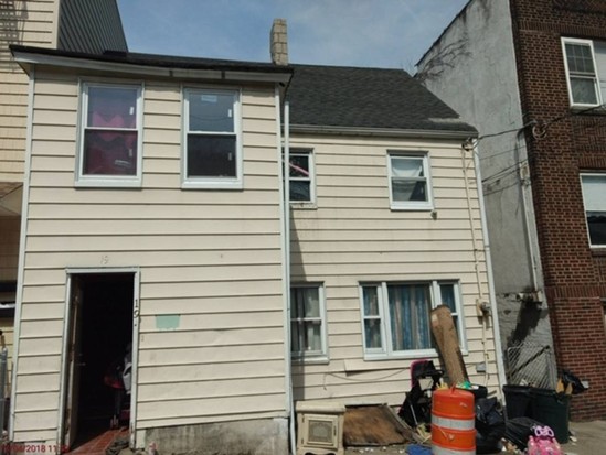 Single-family for Pre-foreclosure / auction Tompkinsville, Staten Island