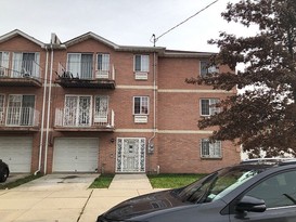 Home for Pre-foreclosure / auction Baychester, Bronx