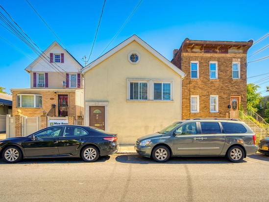 Single-family for Sale Mariners Harbor, Staten Island