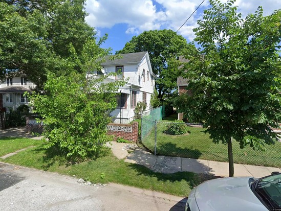 Single-family for Pre-foreclosure / auction Springfield Gardens, Queens