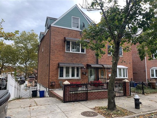 Single-family for Sale Pelham Bay, Bronx