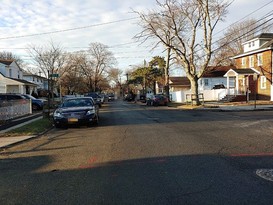 Home for Pre-foreclosure / auction Springfield Gardens, Queens