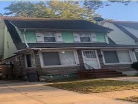 Home for Pre-foreclosure / auction St Albans, Queens