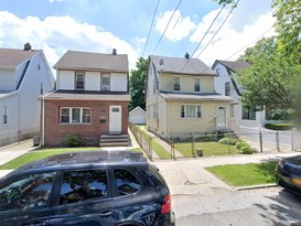 Home for Pre-foreclosure / auction St Albans, Queens