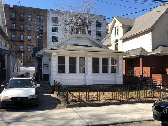 Single-family for Pre-foreclosure / auction Sheepshead Bay, Brooklyn