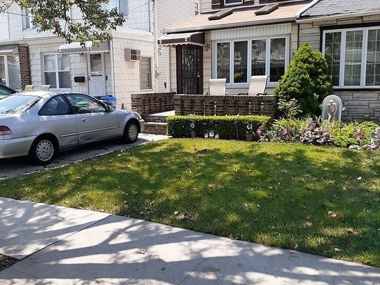 Single-family for Sale Marine Park, Brooklyn