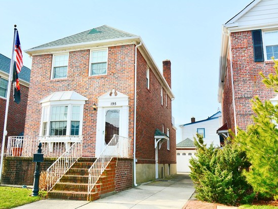 Single-family for Sale Belle Harbor, Queens