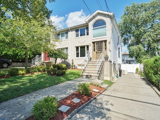 Single-family for Sale Bay Terrace, Staten Island