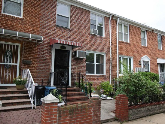 Townhouse for Sale Flushing, Queens