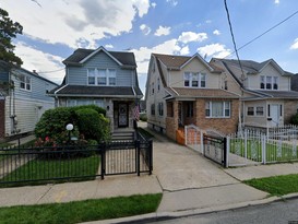 Home for Pre-foreclosure / auction St Albans, Queens