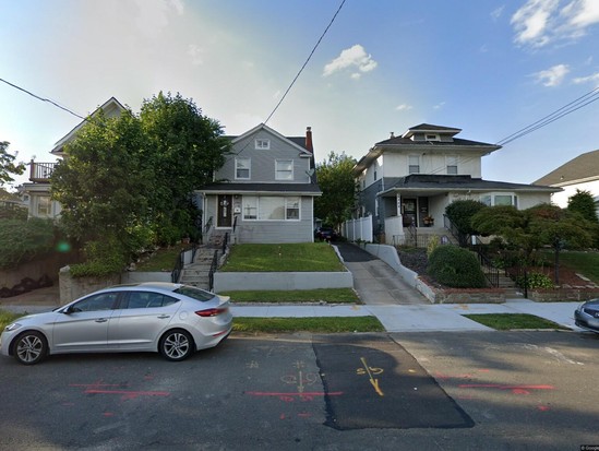 Single-family for Pre-foreclosure / auction Hollis, Queens