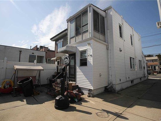 Single-family for Sale Auburndale, Queens