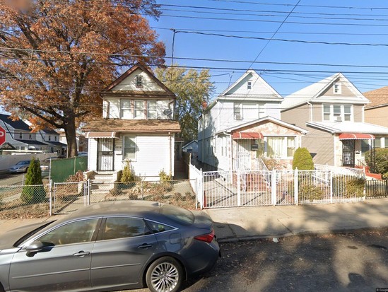 Single-family for Pre-foreclosure St Albans, Queens