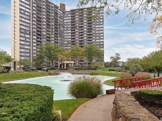 Condo for Sale Bayside, Queens