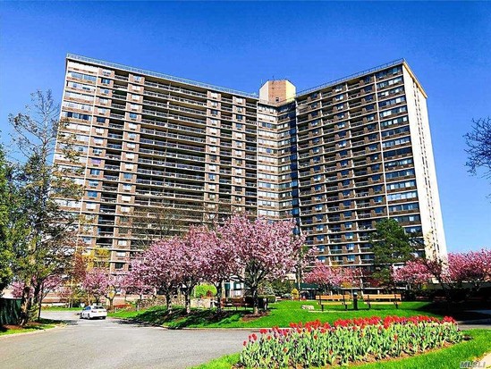 Condo for Sale Bayside, Queens