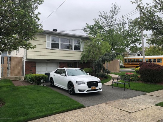 Single-family for Pre-foreclosure / auction Annadale, Staten Island