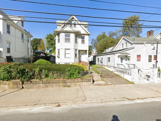 Single-family for Pre-foreclosure Port Richmond, Staten Island