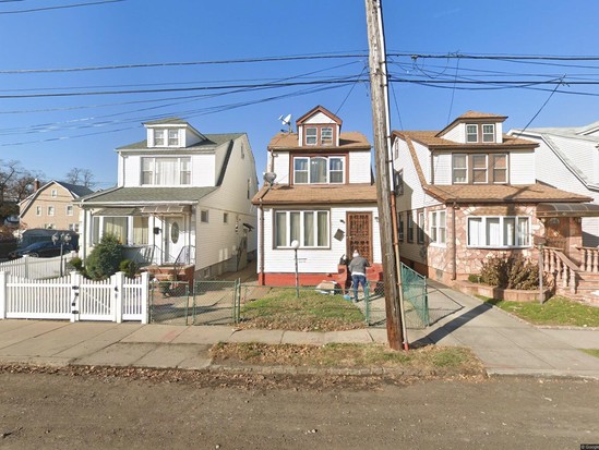 Multi-family for Pre-foreclosure St Albans, Queens