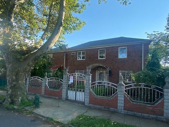 Single-family for Sale Morris Park, Bronx