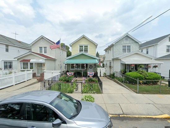 Single-family for Pre-foreclosure Old Mill Basin, Brooklyn