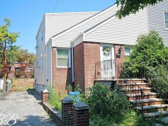 Single-family for Sale Old Mill Basin, Brooklyn