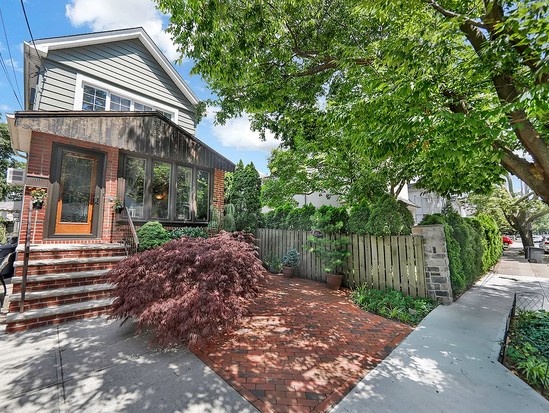 Single-family for Sale Marine Park, Brooklyn