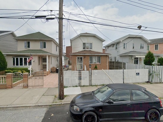 Single-family for Pre-foreclosure / auction Old Mill Basin, Brooklyn