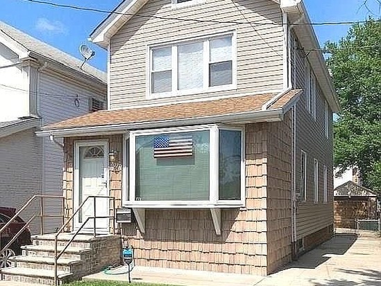 Single-family for Sale Old Mill Basin, Brooklyn