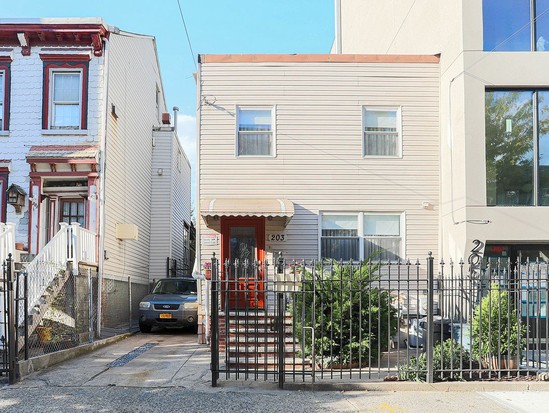 Single-family for Sale Greenpoint, Brooklyn