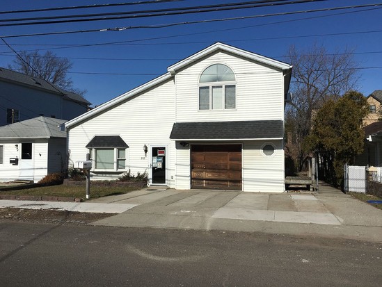 Multi-family for Pre-foreclosure Great Kills, Staten Island