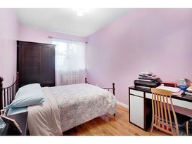 Home for Pre-foreclosure / auction Gravesend, Brooklyn