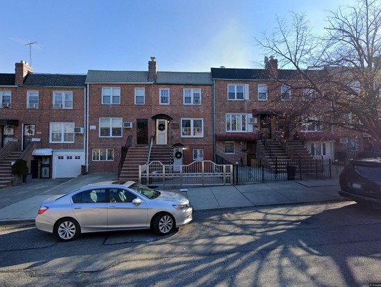 Single-family for Pre-foreclosure / auction Astoria, Queens