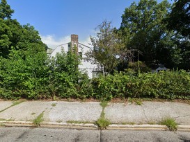 Home for Pre-foreclosure Oakland Gardens, Queens