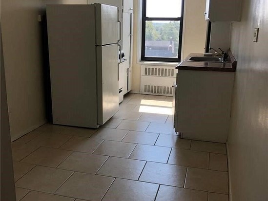 Condo for Sale Bayside, Queens