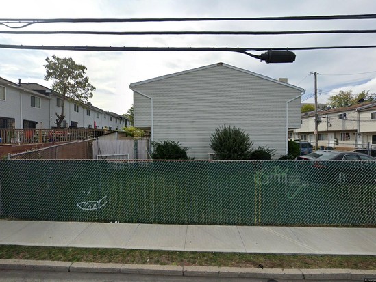 Single-family for Pre-foreclosure / auction Arlington, Staten Island