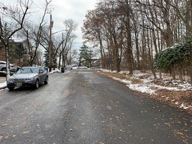 Home for Pre-foreclosure / auction Woodrow, Staten Island