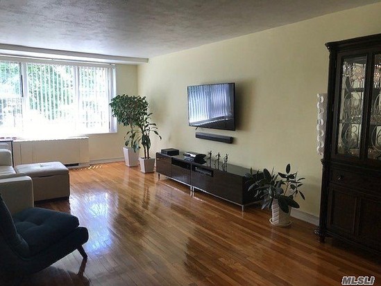 Condo for Sale Bayside, Queens