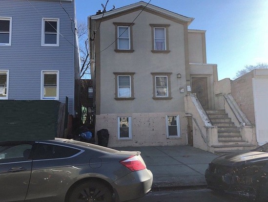 Single-family for Pre-foreclosure / auction East New York, Brooklyn