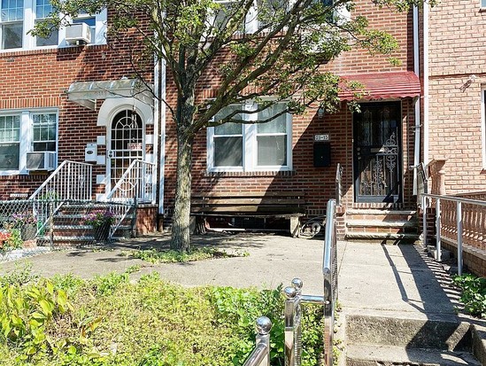 Single-family for Sale Astoria, Queens