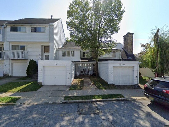 Single-family for Pre-foreclosure Huguenot, Staten Island