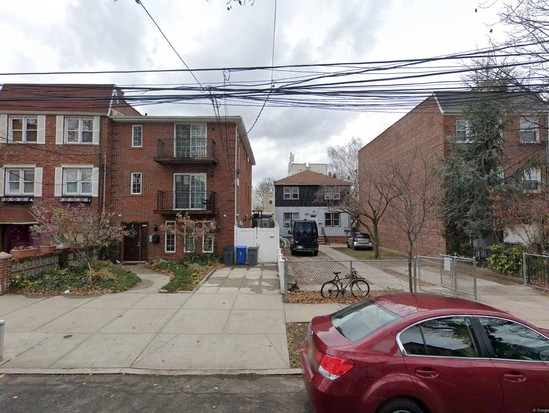 Multi-family for Pre-foreclosure / auction Astoria, Queens