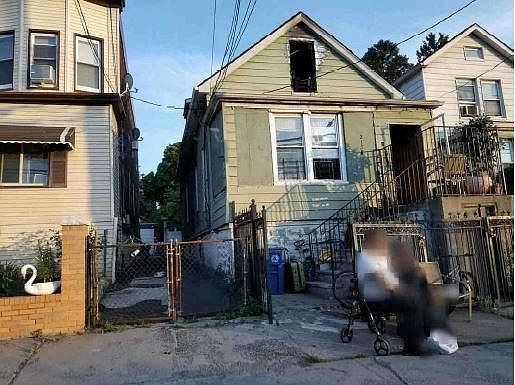 Single-family for Auction Castle Hill, Bronx